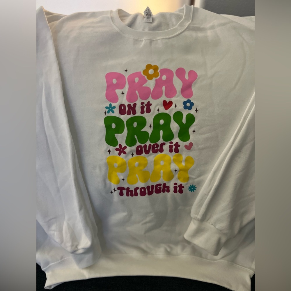 NEW Size L Sweatshirt Jerzees.”Pray on it,Pray over it, Pray through it”